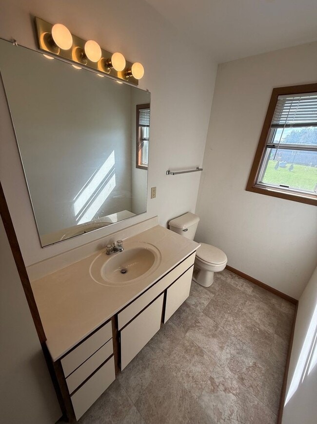 Building Photo - 510/512 Pheasant Drive