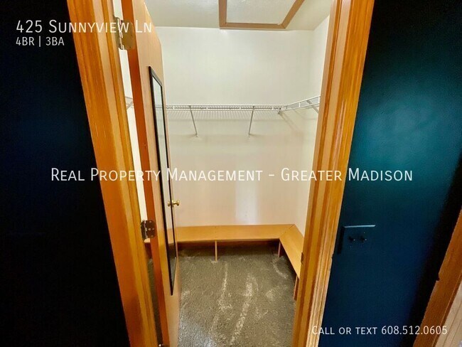 Building Photo - 425 Sunnyview Ln