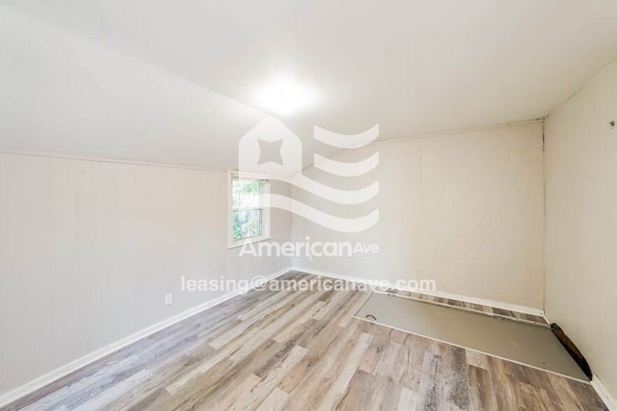 Building Photo - 167 5th St