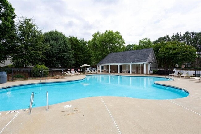 Building Photo - 216 Village Square Dr