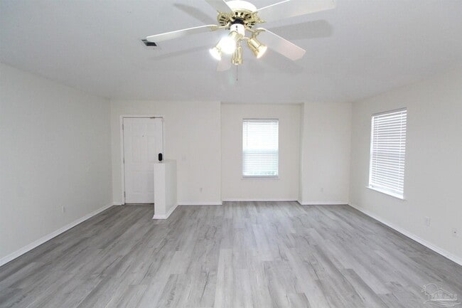 Building Photo - 2432 Gulf Breeze Ave