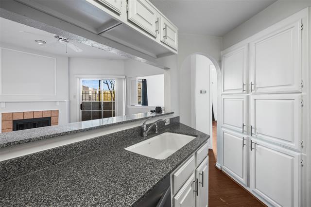 Building Photo - 1001 Liberty St