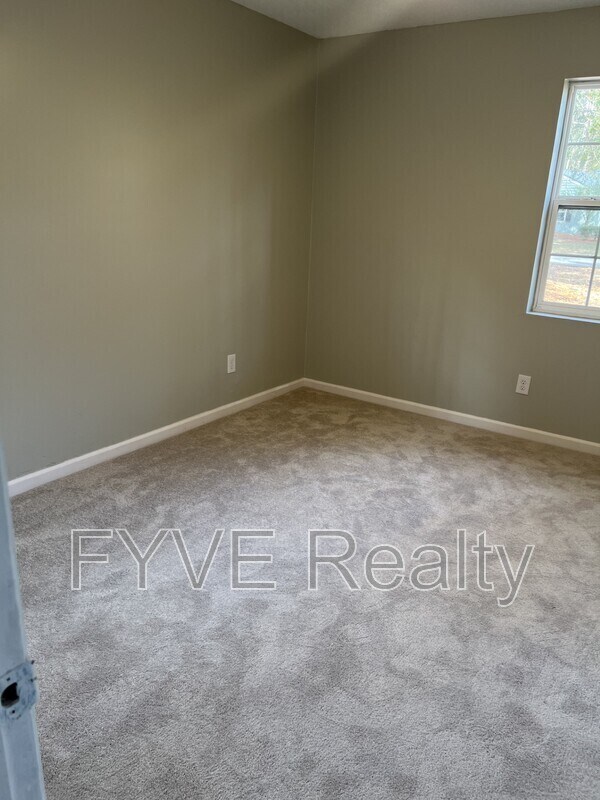 Building Photo - 13 Indian Trail