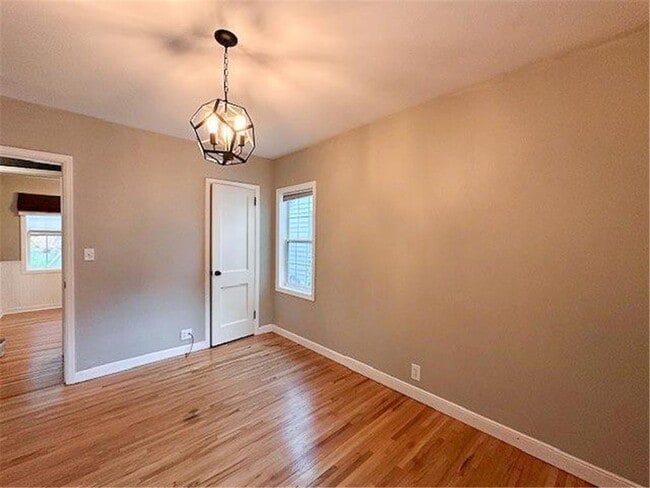 Building Photo - 2836 Dakota Ave S