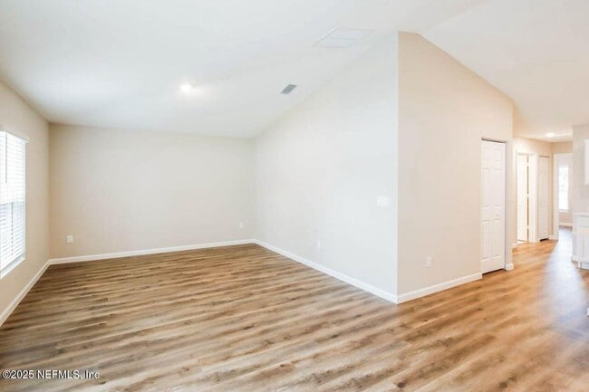 Building Photo - 1702 SW Airoso Blvd