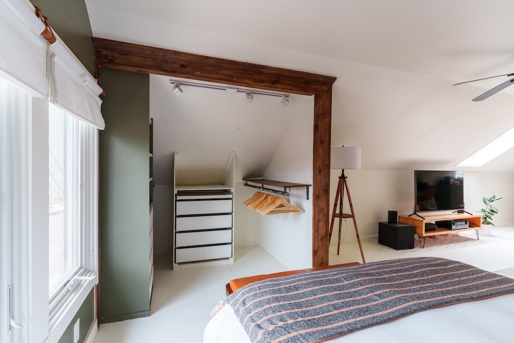 Building Photo - 824 5th St NE