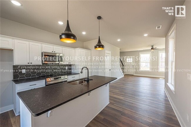 Building Photo - 1039 S Laramie Hts