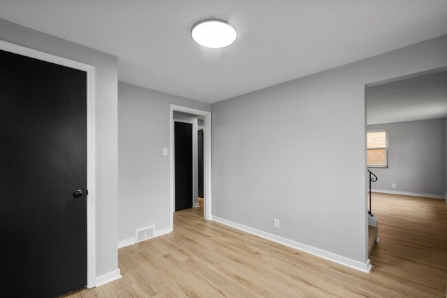 Building Photo - MOVE IN SPECIAL! SCORE HALF OFF 1ST MONTH'...