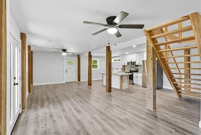 Building Photo - 96 Collins Rd