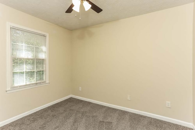 Building Photo - 396 Shamrock Ct