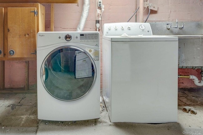 Building Photo - 4 Cheshire Rd