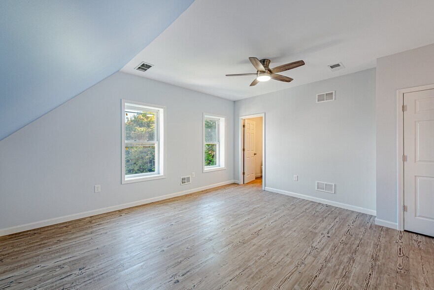 Building Photo - 5551 Columbo St