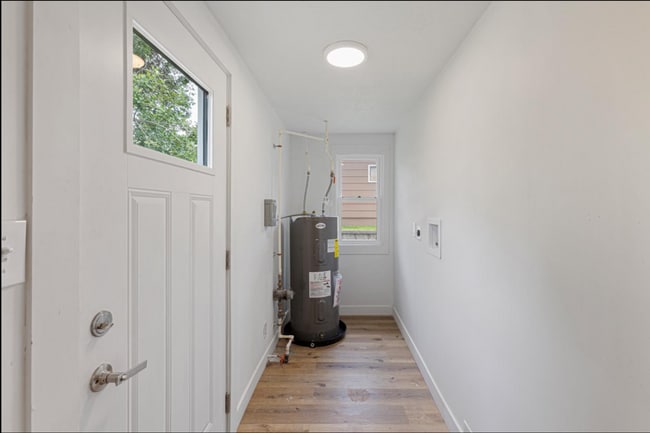 Building Photo - 2 Bed 1 Bath