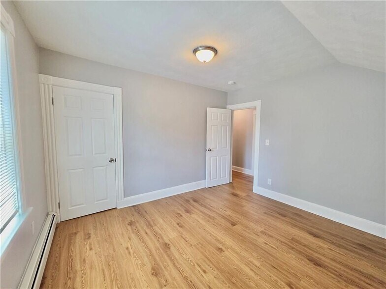 Building Photo - 5 Greystone Ave