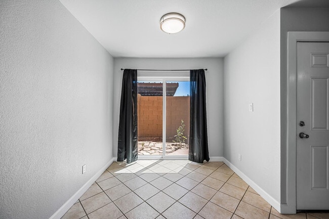 Building Photo - 1455 N Alma School Rd