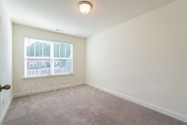 Building Photo - 1556 Cedar Tree Dr