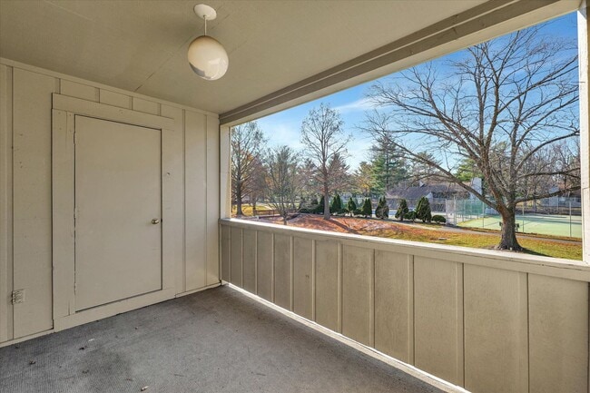 Building Photo - 2 bedroom, 2 bath condo - Available April 2026