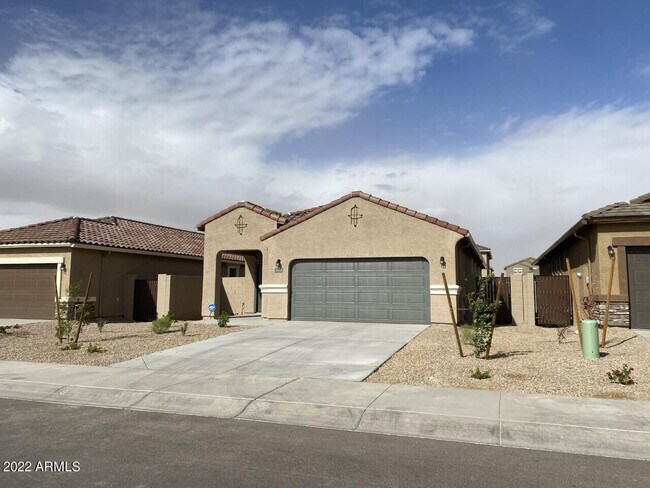 Building Photo - 35420 W San Alvarez Ave