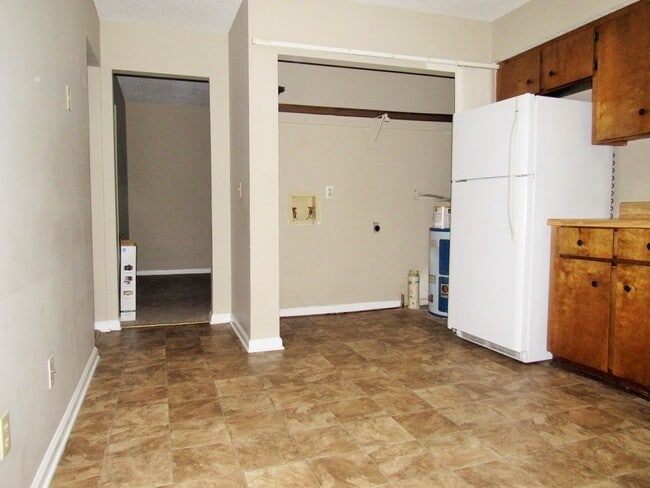 Building Photo - 341 Beverly St