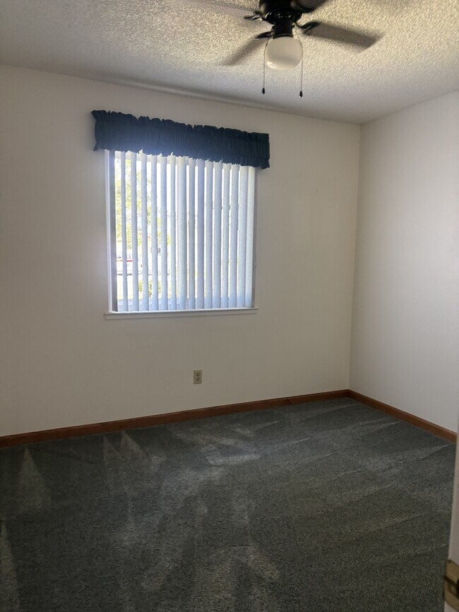 Building Photo - 1712 Shasta Ct