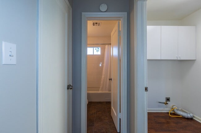 Building Photo - Beautiful Brookside duplex unit - NO PETS