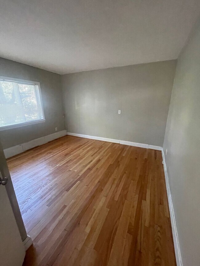 Building Photo - 296-298 Hurley Street