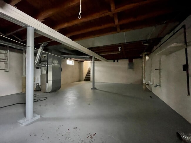 Building Photo - Cute 2 Bedroom Bungalow