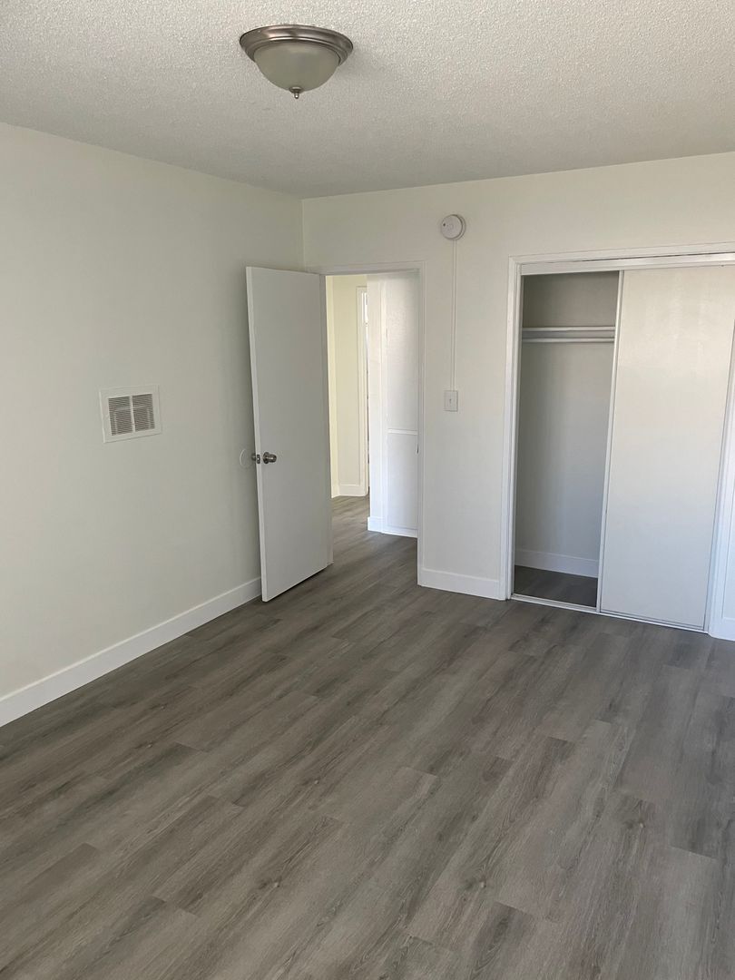 Interior Photo - 821-827 Glenway Dr