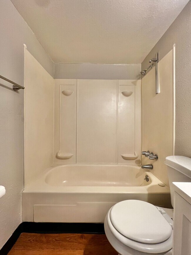 Building Photo - NShields632 (KC-LN-KB)