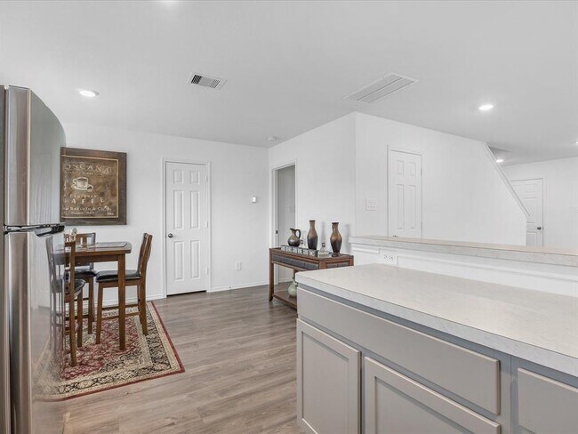 Building Photo - 1202 Silver Fir Ct