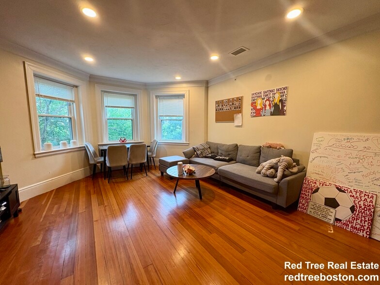 Building Photo - 1616 Beacon St