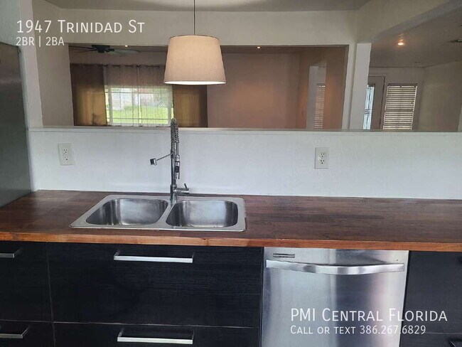 Building Photo - 1947 Trinidad St