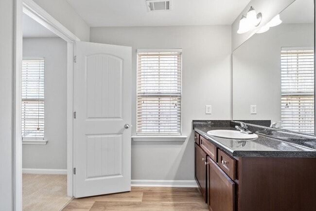 Building Photo - 3 Bedroom Townhome in Stonecrest!