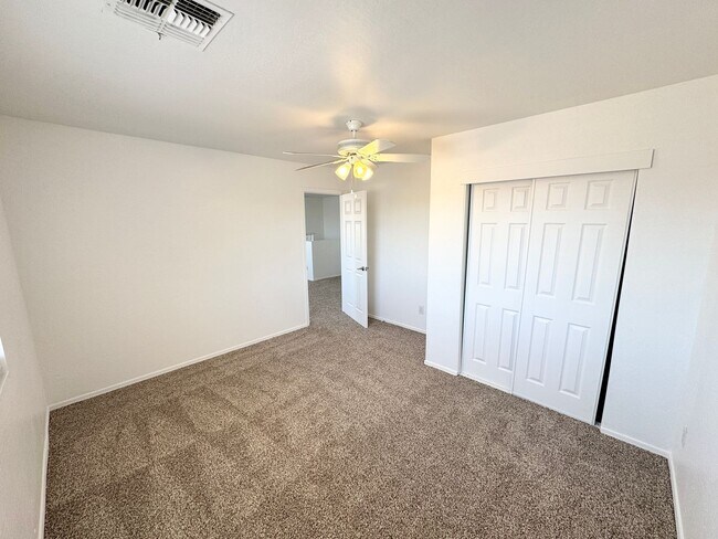Building Photo - 8464 W Forest Grove Ave