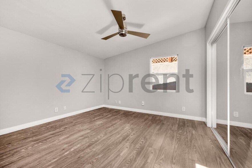 Building Photo - Unit