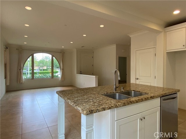 Building Photo - 32 Ovation