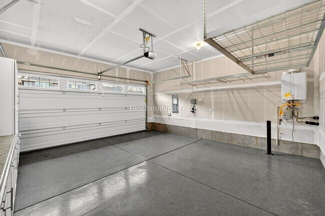 Building Photo - Modern 3BD | 2.5 BA Happy Valley Home On Corner Lot!