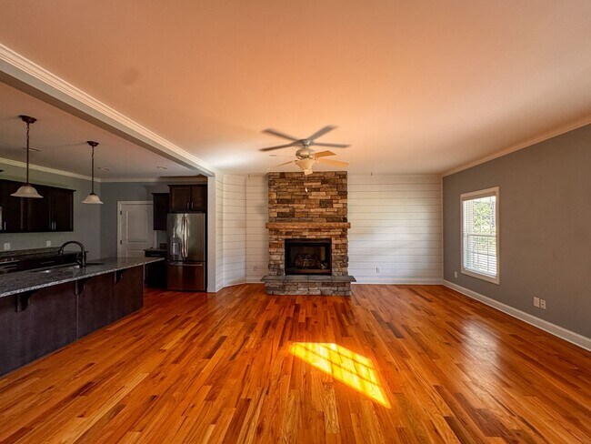 Building Photo - Spacious 5 Bed 3.5 Bath Home in Carthage