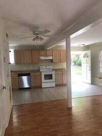 Building Photo - 1529 Thomas Ave