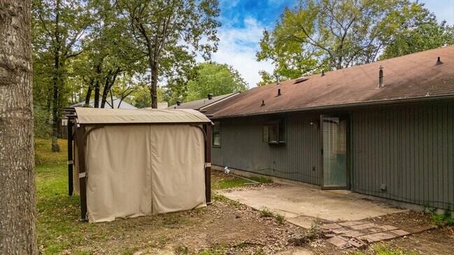 Building Photo - Updated House for Rent in Maumelle – Spaci...