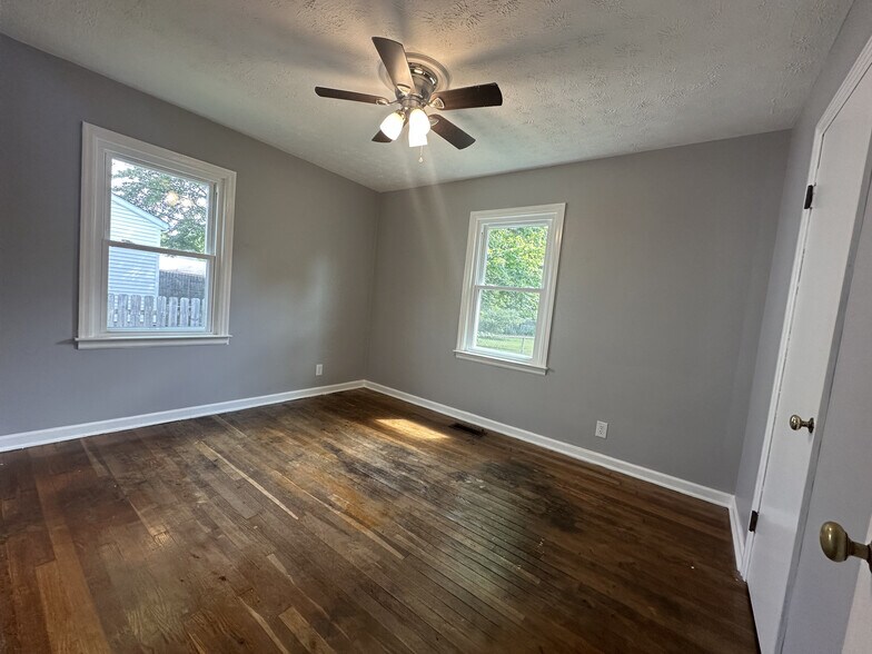 Building Photo - 368 Darbyshire Dr