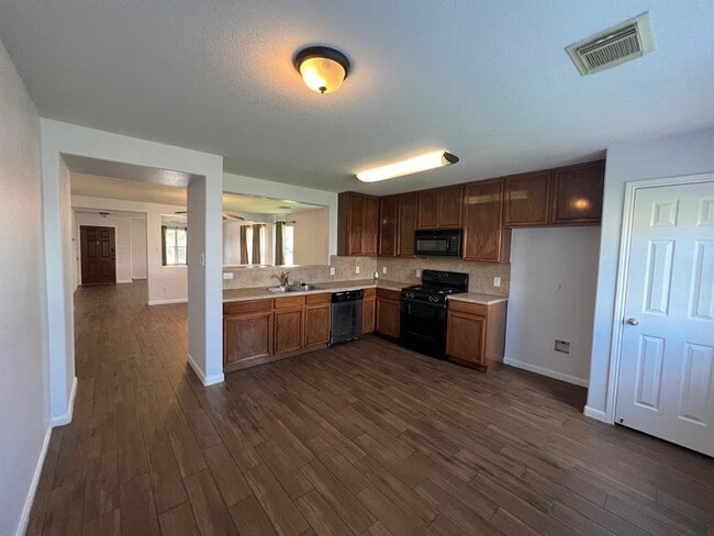 Building Photo - 2219 Bristol Bend Ln