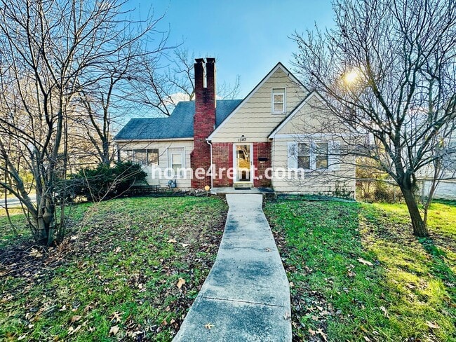 Primary Photo - Adorable Home Featuring Wood Floors, SS Ap...