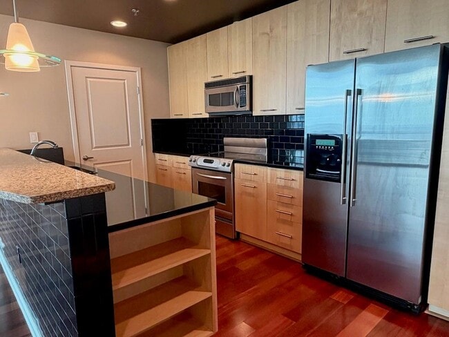 Building Photo - 3324 Peachtree Rd NE