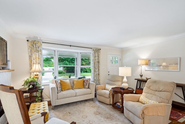 Building Photo - Totally update and impeccably maintained 4...