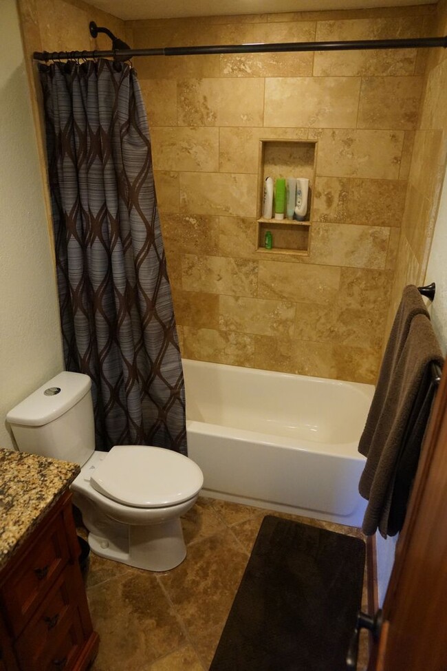 Building Photo - Available Now! Boulder's best kept secret....