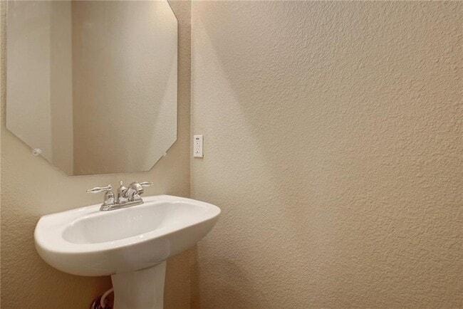 Building Photo - 1310 W Parmer Ln