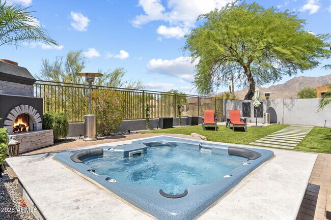 Primary Photo - 10318 E Tierra Buena Ln