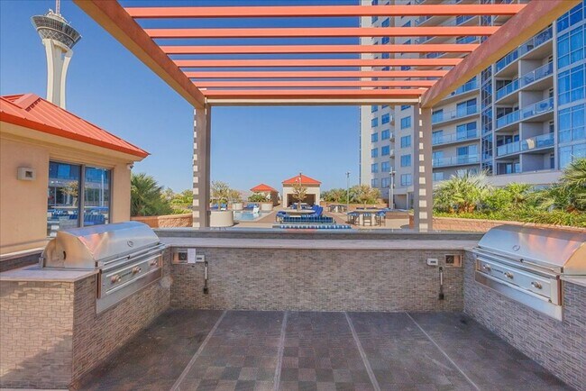 Building Photo - Stunningly Remodeled Studio High-Rise Unit For Rent