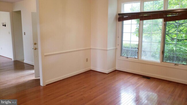 Building Photo - 14 Hayworth Cir